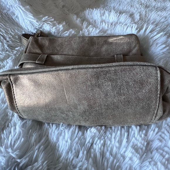 New in dust bag vintage Donald Pliner gold bag. Beautiful details. - Picture 11 of 11